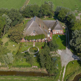 Luftbild vom Haubarg Blumenhof, Tating © Landesdenkmalamt Schleswig-Holstein