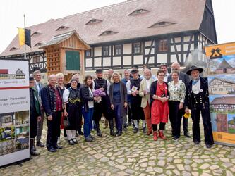 Abschlussfoto mit Ehrengästen © Interessengemeinschaft Bauernhaus, Karsten Stange