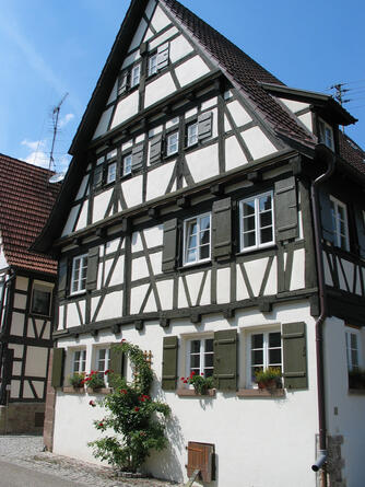 Illingen-Schützingen, Fachwerk-Hakengehöft, nachher © Interessengemeinschaft Bauernhaus, Luise Lüttmann und Manfred Schmidt-Lüttmann
