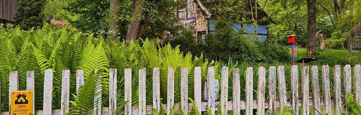 Emailleschild am Haus einer IgB-Kontaktstelle © Interessengemeinschaft Bauernhaus