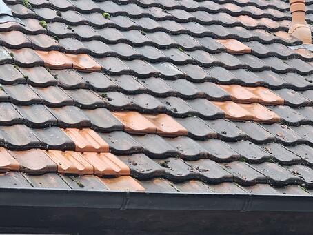 IgB Schadensbilder - Dach - Defekte Dachziegel