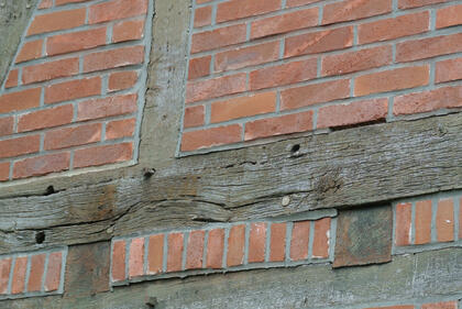 Fachwerk - Aussenfassade - defekter Balken im Rähm